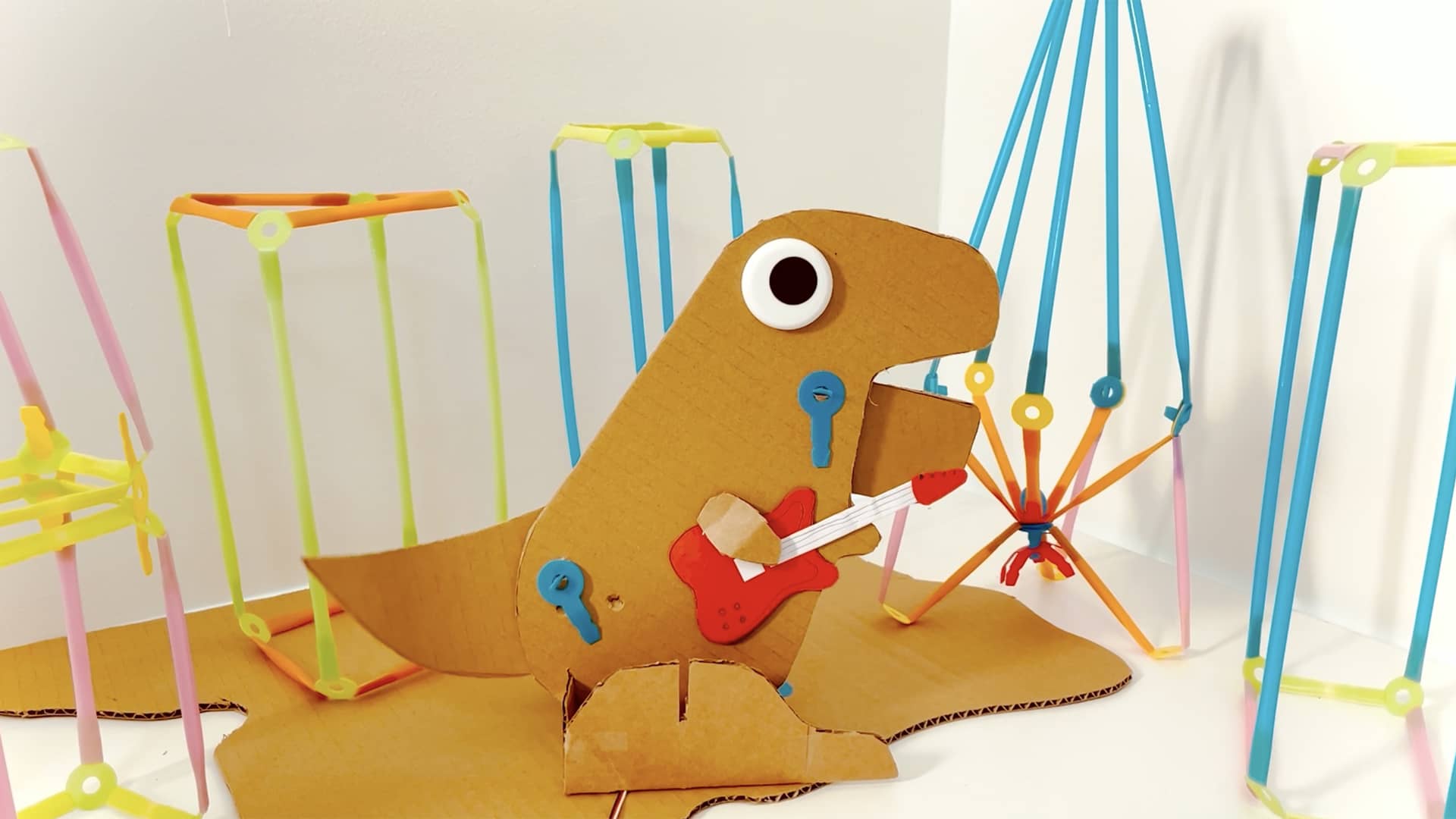 The playful interaction of Lindsay’s lip-syncing dinosaur rocking out to music with the micro:bit. Engaging in a music video with peers for a [micro:bit virtual concert on Twitter.](https://twitter.com/jrflorentine/status/1403050573084205059)